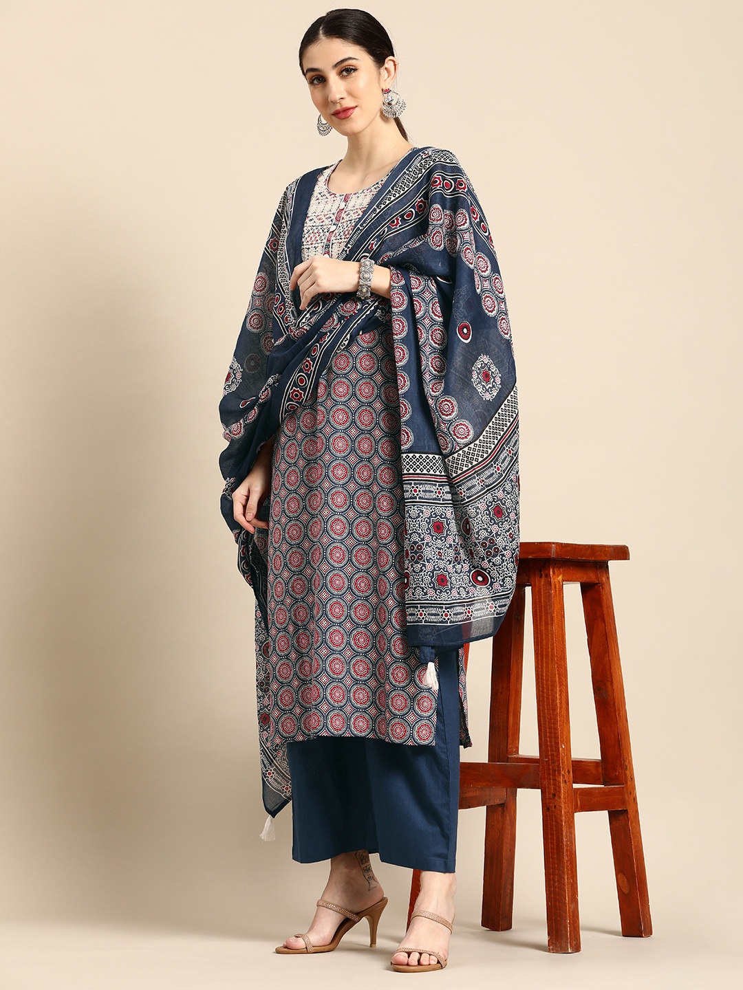 Anouk Women Navy Blue & Maroon Ethnic Printed Cotton Kurta with Palazzos & Dupatta
Anouk Women Navy Blue & Maroon Ethnic Printed Cotton Kurta with Palazzos & Dupatta