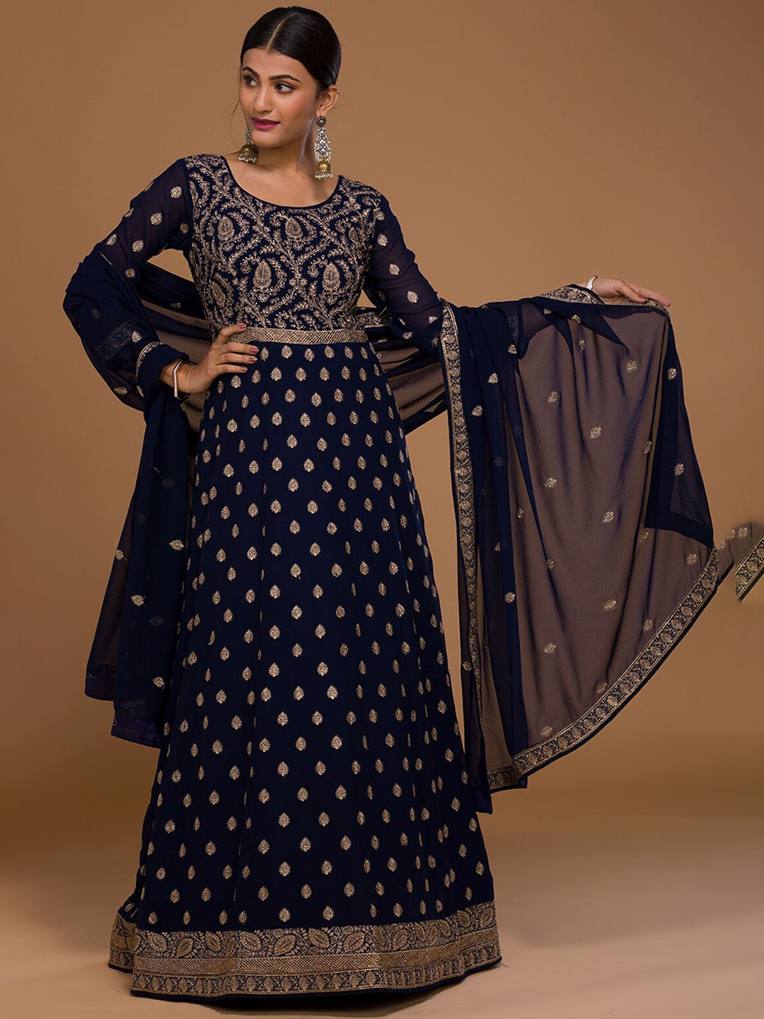 Koskii Women Ethnic Embroidered Empire Silk Georgette Kurta with Trousers & With Dupatta, Navy blue
Koskii Women Ethnic Embroidered Empire Silk Georgette Kurta with Trousers & With Dupatta, Navy blue