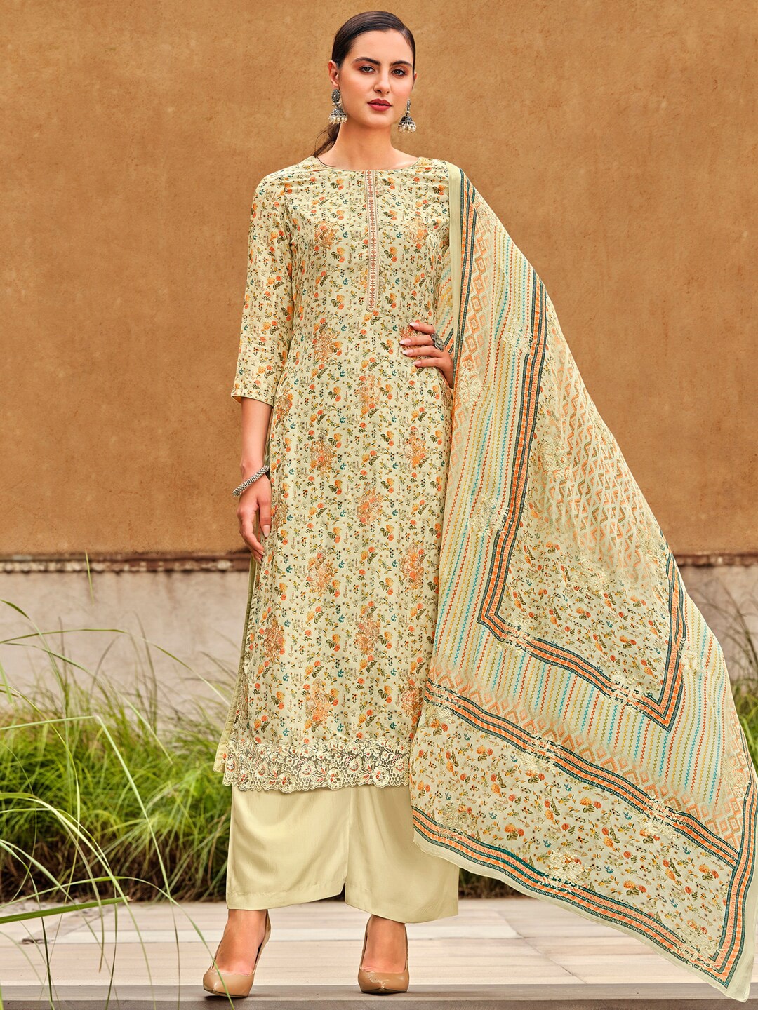 Stylee LIFESTYLE Cream-Coloured & Orange Printed Pure Silk Unstitched Dress Material
Stylee LIFESTYLE Cream-Coloured & Orange Printed Pure Silk Unstitched Dress Material