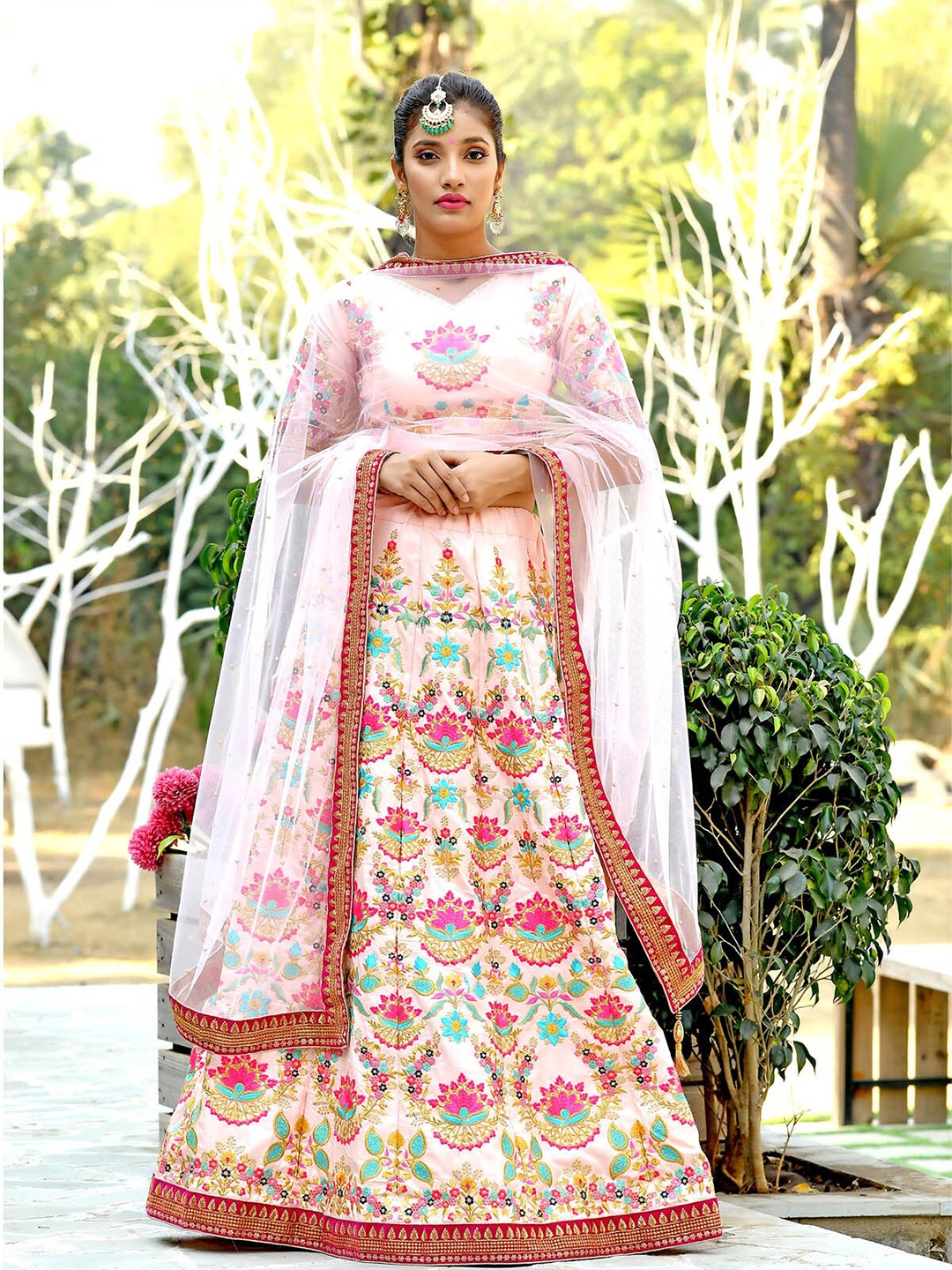 ODETTE Peach-Coloured & Blue Embroidered Semi-Stitched Lehenga & Unstitched Blouse With Dupatta
ODETTE Peach-Coloured & Blue Embroidered Semi-Stitched Lehenga & Unstitched Blouse With Dupatta