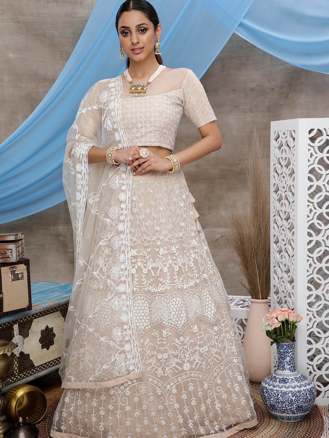 ODETTE Beige & White Embroidered Thread Work Semi-Stitched Lehenga & Unstitched Blouse With Dupatta
ODETTE Beige & White Embroidered Thread Work Semi-Stitched Lehenga & Unstitched Blouse With Dupatta