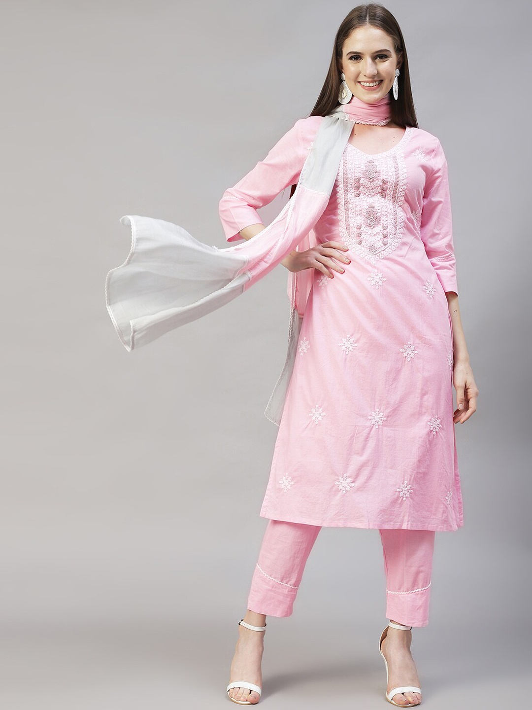 FASHOR Women Pink Floral Embroidered Beads and Stones Pure Cotton Kurta with Trousers & With Dupatta
FASHOR Women Pink Floral Embroidered Beads and Stones Pure Cotton Kurta with Trousers & With Dupatta