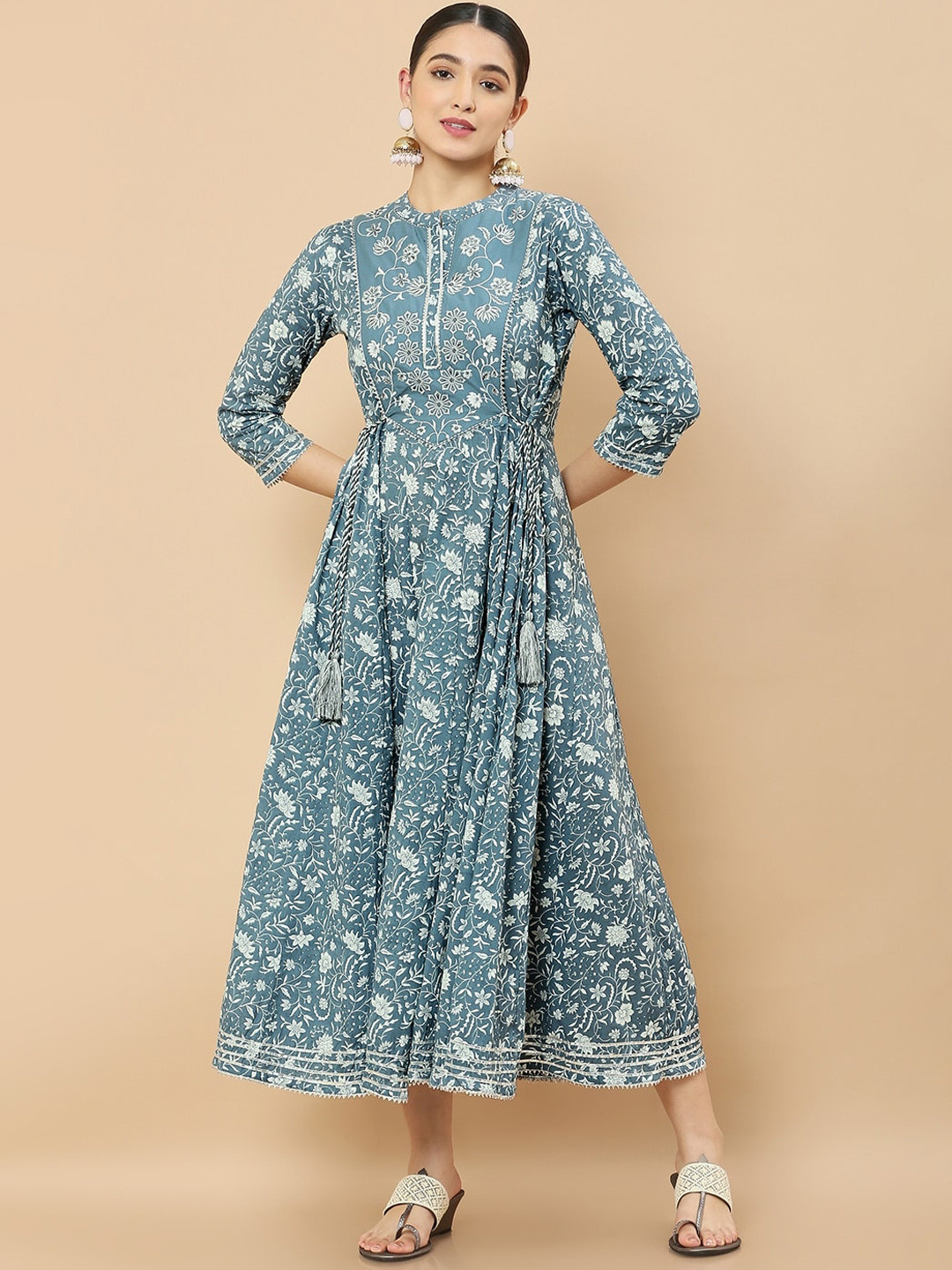 Soch Women Grey & White Ethnic Motifs Printed Gotta Patti Anarkali Kurta
Soch Women Grey & White Ethnic Motifs Printed Gotta Patti Anarkali Kurta