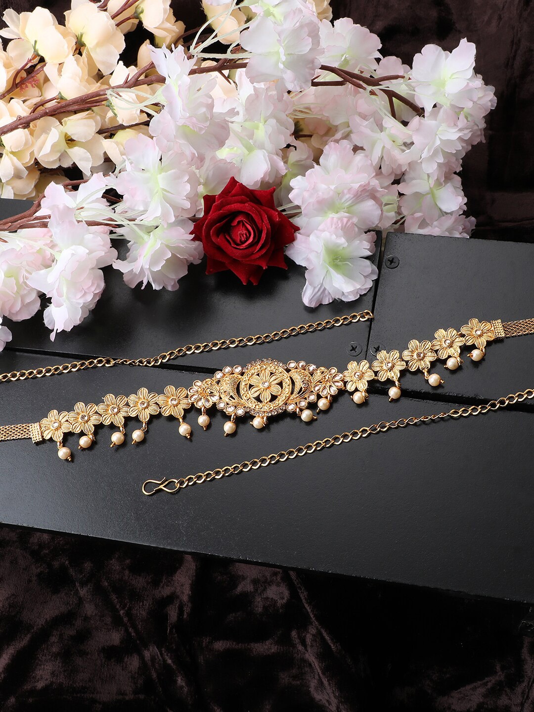 ANIKAS CREATION Women 24K Gold-Plated Red Cubic Zirconia Studded Traditional Kamarbandh
ANIKAS CREATION Women 24K Gold-Plated Red Cubic Zirconia Studded Traditional Kamarbandh