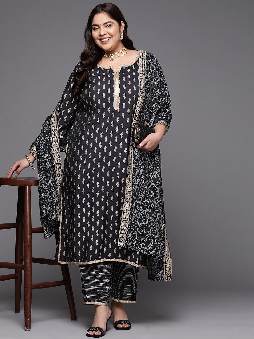 EXTRA LOVE BY LIBAS Women Navy Blue Ethnic Motifs Kurta with Palazzos & With Dupatta
EXTRA LOVE BY LIBAS Women Navy Blue Ethnic Motifs Kurta with Palazzos & With Dupatta