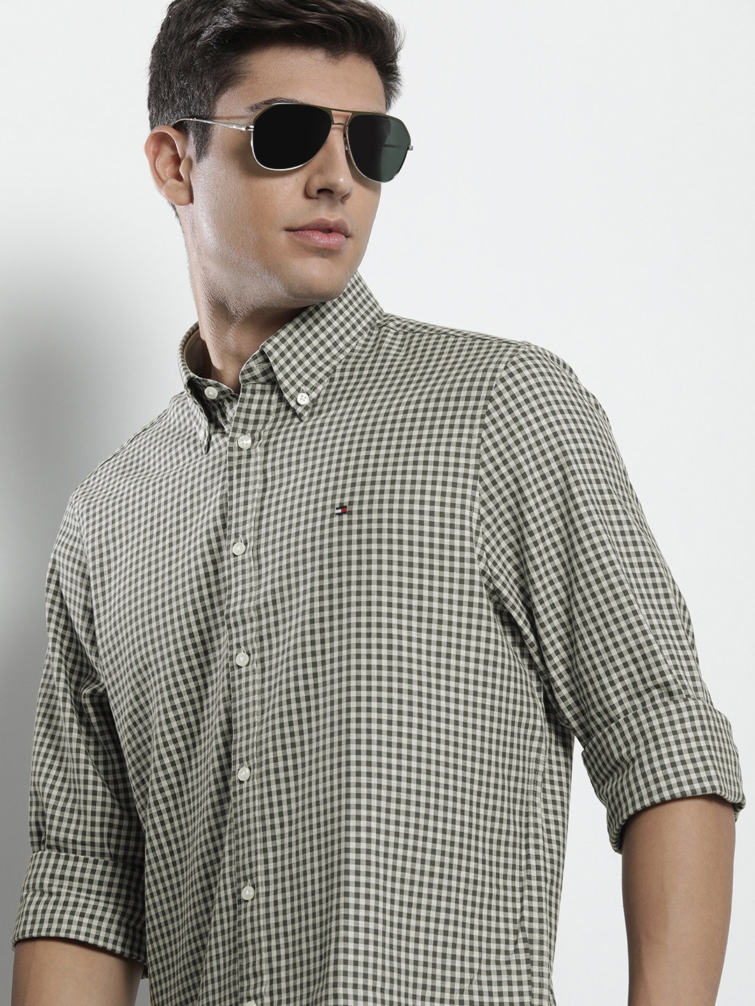 Tommy Hilfiger Men Grey And Olive Green Slim Fit Gingham Checked Pure Cotton Casual Shirt
Tommy Hilfiger Men Grey And Olive Green Slim Fit Gingham Checked Pure Cotton Casual Shirt