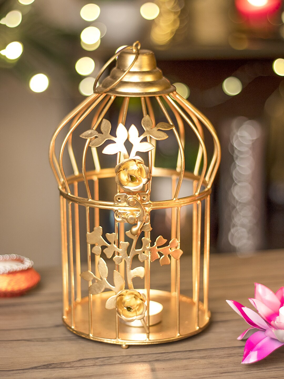 MARKET99 Set Of 2 Gold-Toned Textured Cage-Shaped Candle Holders