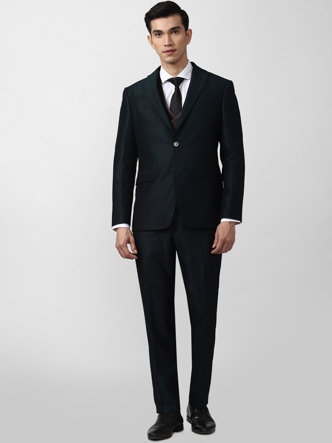 Peter England Elite Men Dark Green Self-Design Single-Breasted Three-Piece Formal Suit
Peter England Elite Men Dark Green Self-Design Single-Breasted Three-Piece Formal Suit