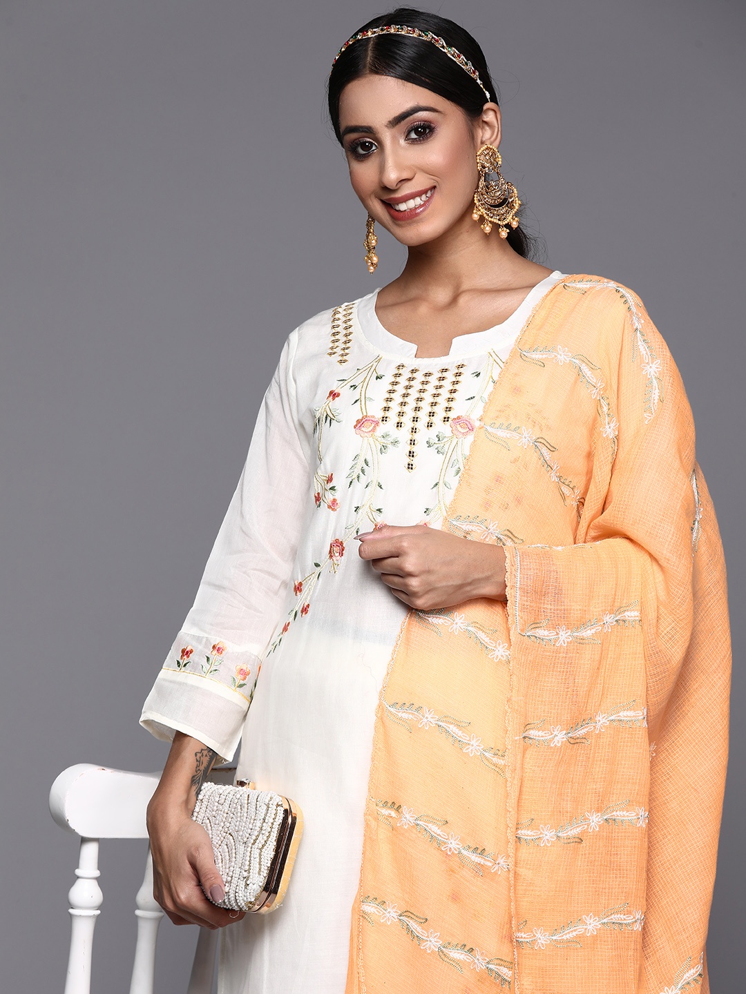 Indo Era Women White Floral Embroidered Thread Work Kurta with Trousers & With Dupatta
Indo Era Women White Floral Embroidered Thread Work Kurta with Trousers & With Dupatta