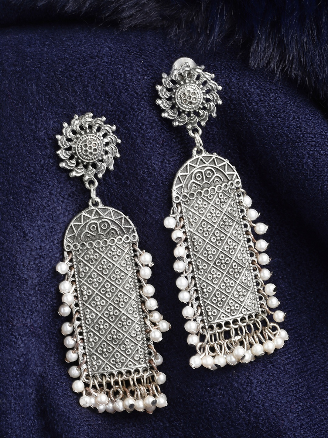 PANASH Silver-Toned & White Silver-Plating Contemporary Pearl Drop Earrings
PANASH Silver-Toned & White Silver-Plating Contemporary Pearl Drop Earrings