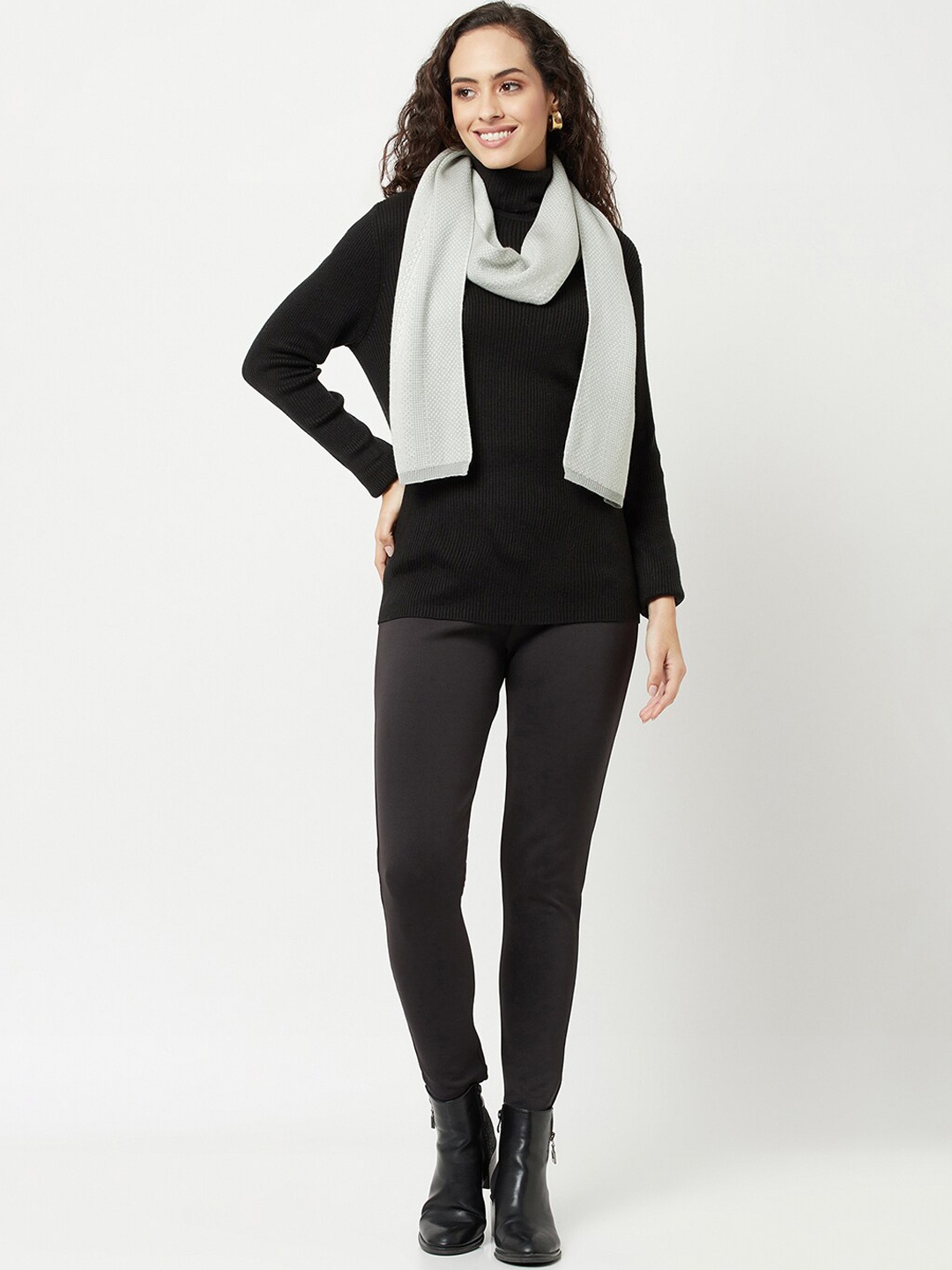 Knitstudio Women Green Solid Knitted Muffler