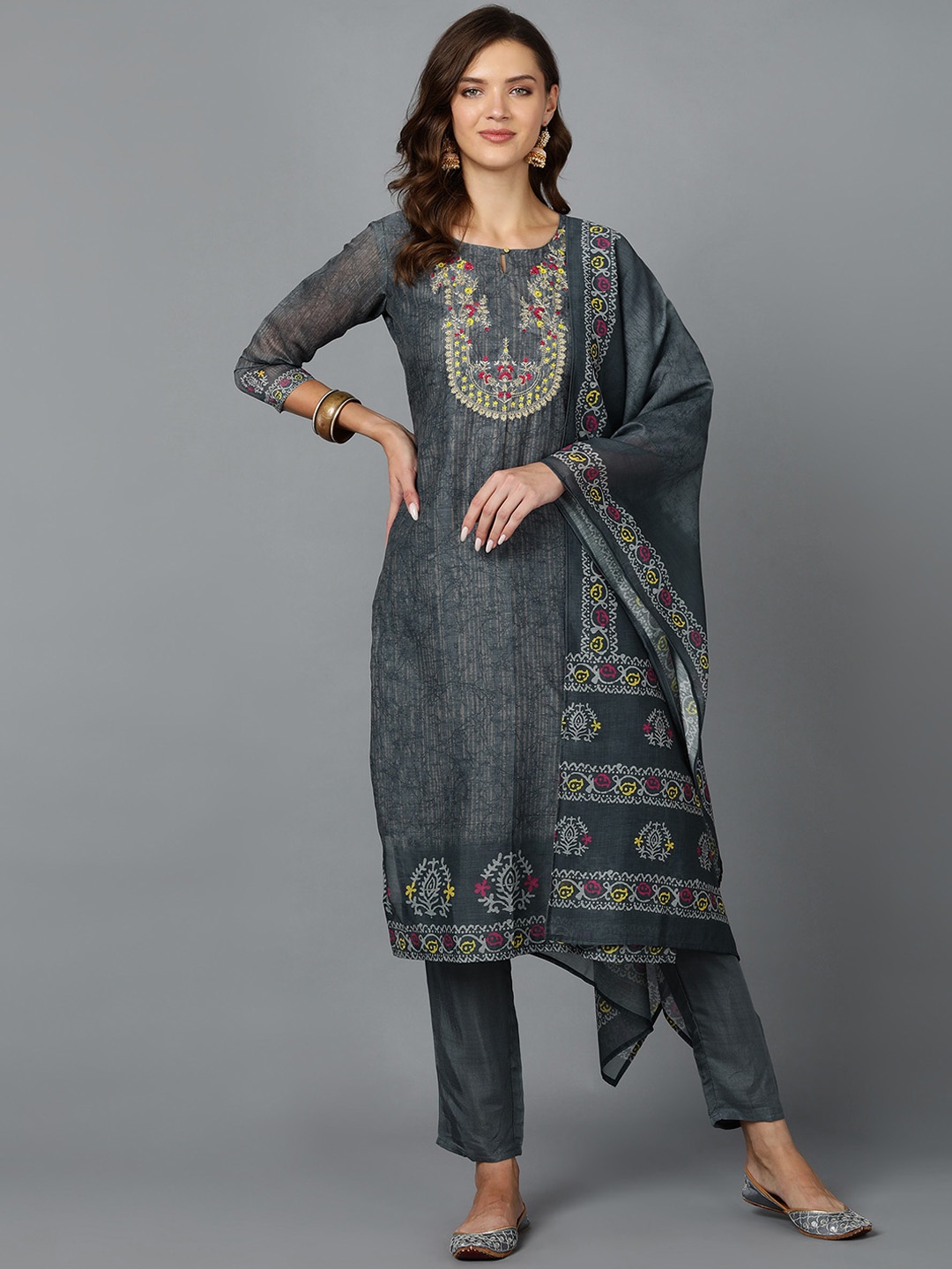 Bani Women Grey Ethnic Motifs Yoke Design Chanderi Silk Kurta with Trousers & With Dupatta
Bani Women Grey Ethnic Motifs Yoke Design Chanderi Silk Kurta with Trousers & With Dupatta