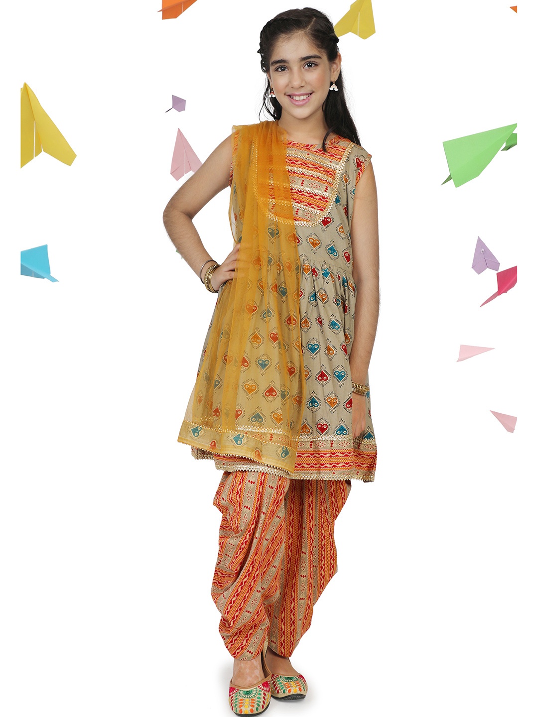 ADIVA Girls Grey Ethnic Motifs Embroidered Pure Cotton Kurta with Patiala & With Dupatta
ADIVA Girls Grey Ethnic Motifs Embroidered Pure Cotton Kurta with Patiala & With Dupatta