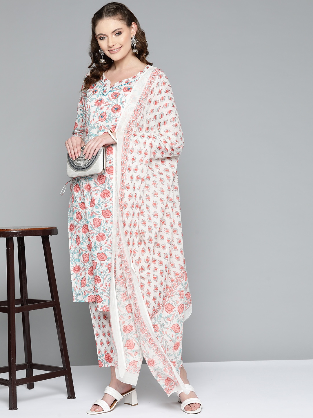 HERE&NOW Women White Floral Printed Beads and Stones Pure Cotton Kurta with Trousers & With Dupatta
HERE&NOW Women White Floral Printed Beads and Stones Pure Cotton Kurta with Trousers & With Dupatta