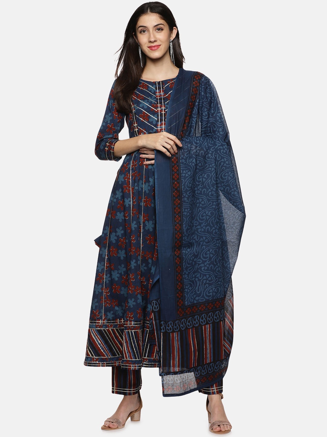 Palakh Women Blue Ethnic Motifs Printed Pleated Pure Cotton Kurta & Trousers With Dupatta
Palakh Women Blue Ethnic Motifs Printed Pleated Pure Cotton Kurta & Trousers With Dupatta