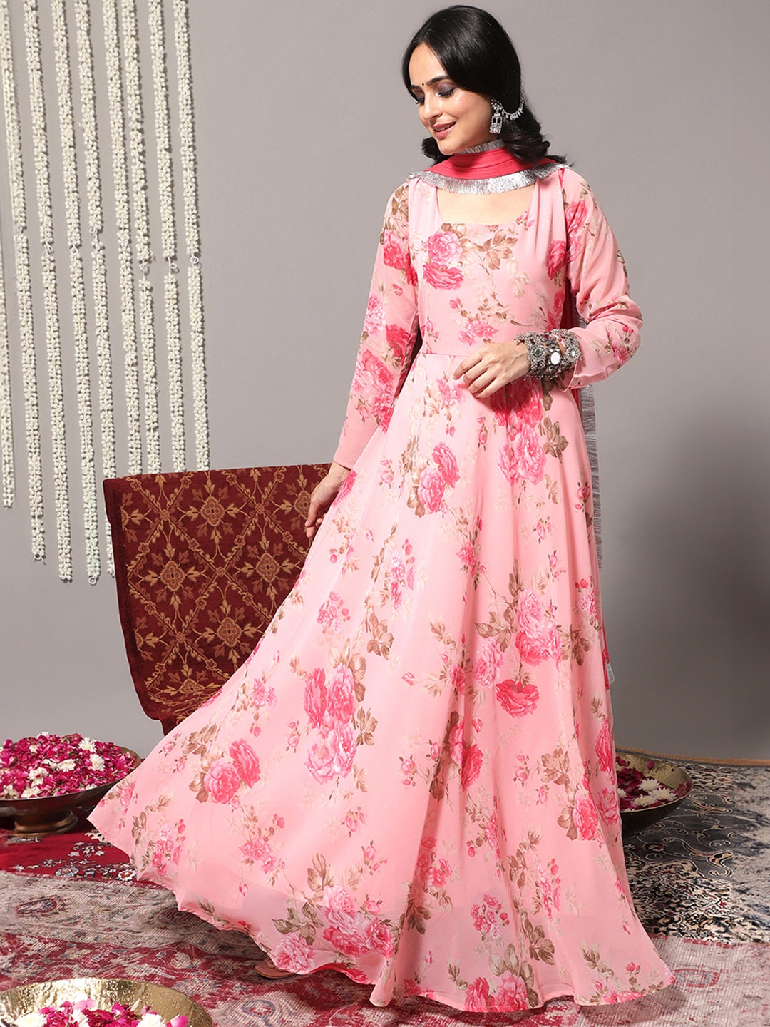 Varanga Women Pink & Beige Floral Printed Georgette Anarkali Kurta Comes with Dupatta
Varanga Women Pink & Beige Floral Printed Georgette Anarkali Kurta Comes with Dupatta