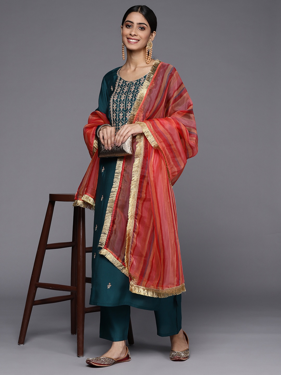 Varanga Women Teal Ethnic Motifs Yoke Design Thread Work Kurta with Trousers & With Dupatta
Varanga Women Teal Ethnic Motifs Yoke Design Thread Work Kurta with Trousers & With Dupatta