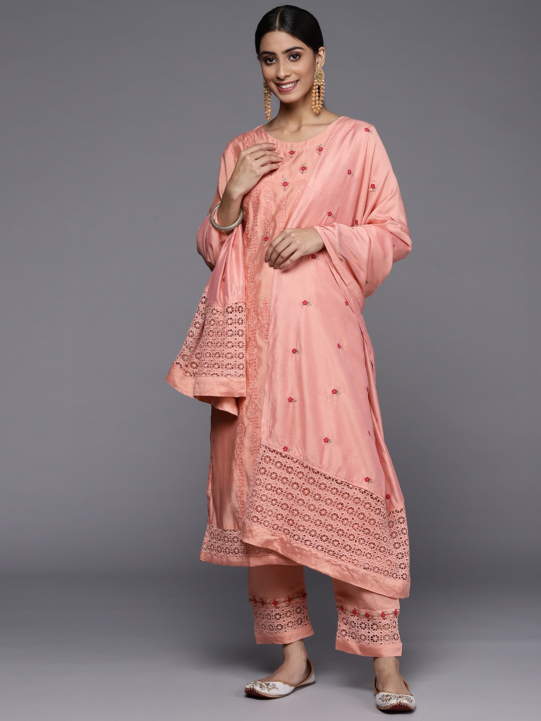 Varanga Women Peach-Coloured Ethnic Motifs Embroidered Kurta with Trousers & Dupatta
Varanga Women Peach-Coloured Ethnic Motifs Embroidered Kurta with Trousers & Dupatta