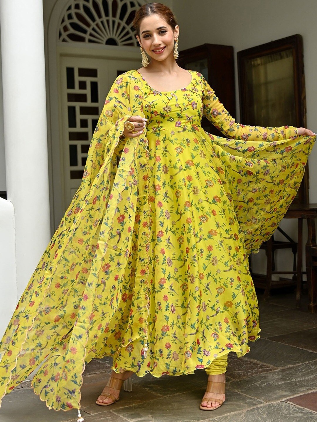 Lavanya The Label Women Yellow Ethnic Motifs Printed Kurti with Trousers & With Dupatta
Lavanya The Label Women Yellow Ethnic Motifs Printed Kurti with Trousers & With Dupatta
