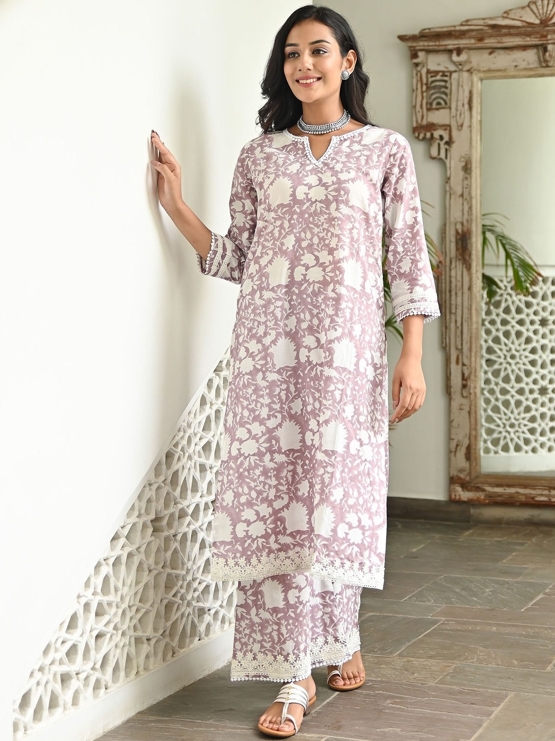 Lavanya The Label Women Floral Printed Pure Cotton Kurta with Palazzos & Dupatta, Mauve
Lavanya The Label Women Floral Printed Pure Cotton Kurta with Palazzos & Dupatta, Mauve