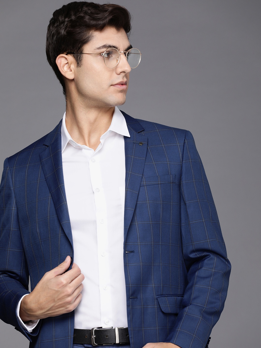 Louis Philippe Men Navy Blue & Brown Slim Fit Checked Single-Breasted Formal Blazer
Louis Philippe Men Navy Blue & Brown Slim Fit Checked Single-Breasted Formal Blazer