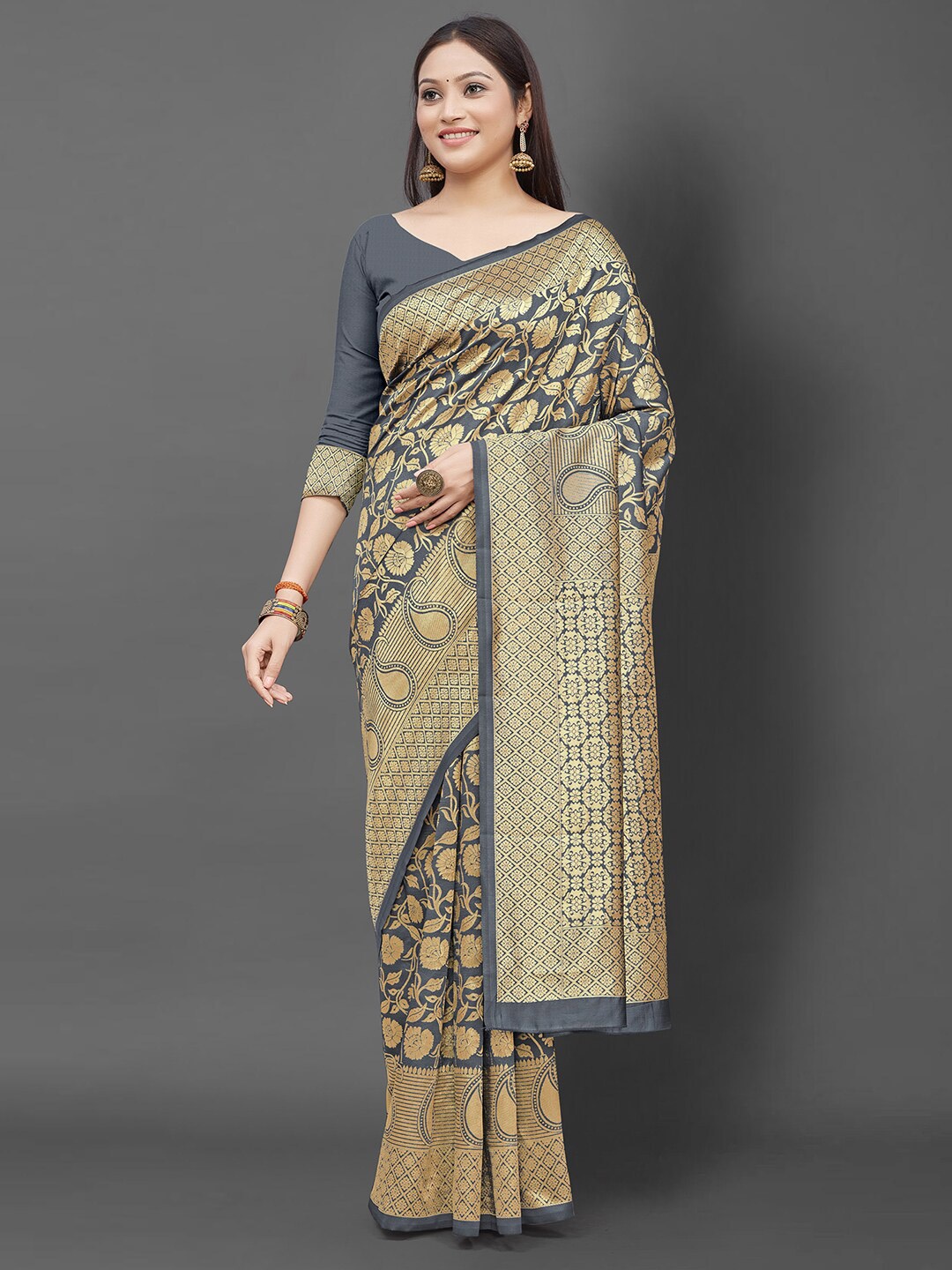 KALINI Grey & Gold-Toned Floral Zari Silk Blend Banarasi Saree with Matching Blouse
KALINI Grey & Gold-Toned Floral Zari Silk Blend Banarasi Saree with Matching Blouse