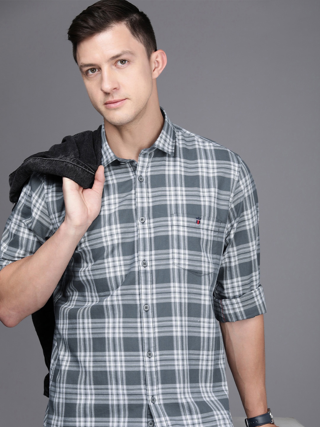 Louis Philippe Jeans Men Grey & White Slim Fit Tartan Checked Pure Cotton Casual Shirt
Louis Philippe Jeans Men Grey & White Slim Fit Tartan Checked Pure Cotton Casual Shirt