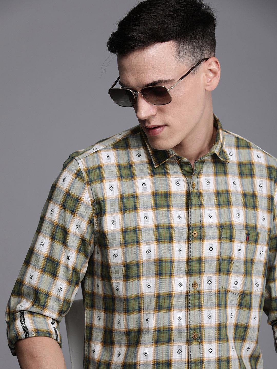 Louis Philippe Jeans Men Green Super Slim Fit Tartan Checked Pure Cotton Casual Shirt
Louis Philippe Jeans Men Green Super Slim Fit Tartan Checked Pure Cotton Casual Shirt