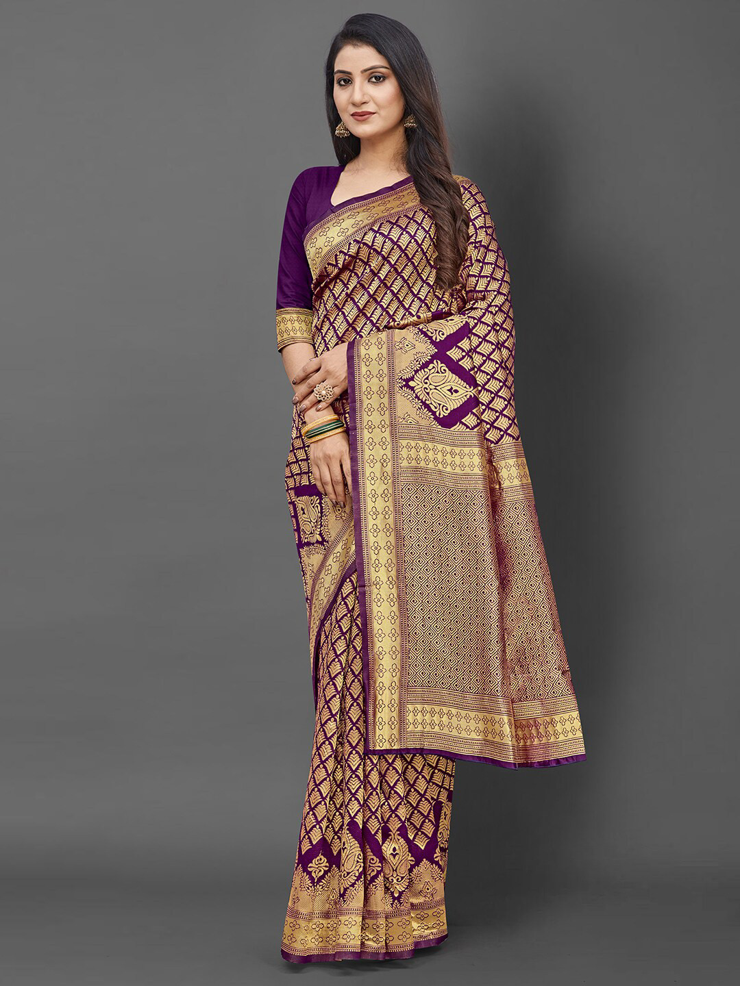 KALINI Purple & Gold-Toned Floral Zari Banarasi Saree
KALINI Purple & Gold-Toned Floral Zari Banarasi Saree