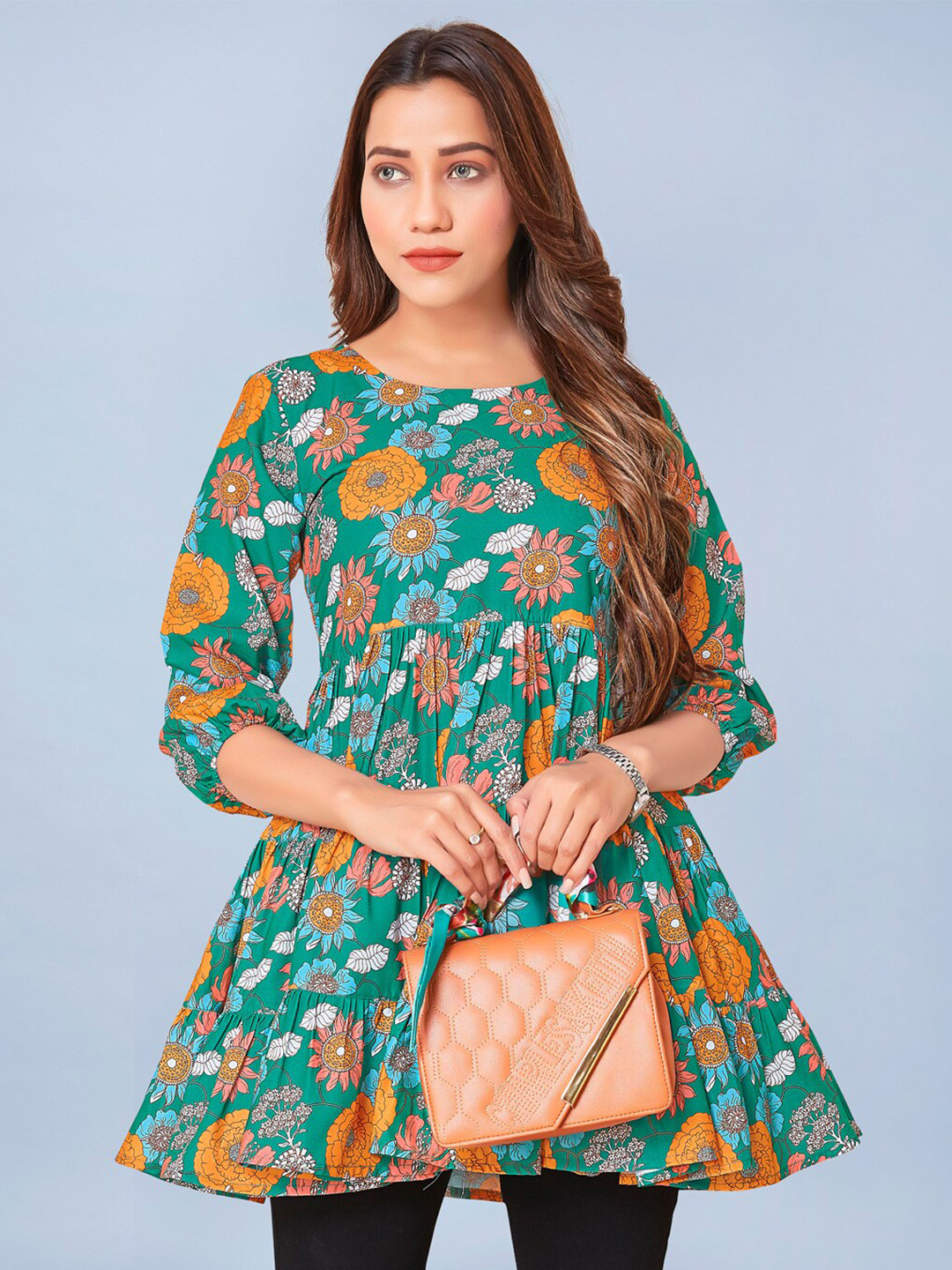 FASHION DREAM Green Floral Print Longline Top
FASHION DREAM Green Floral Print Longline Top