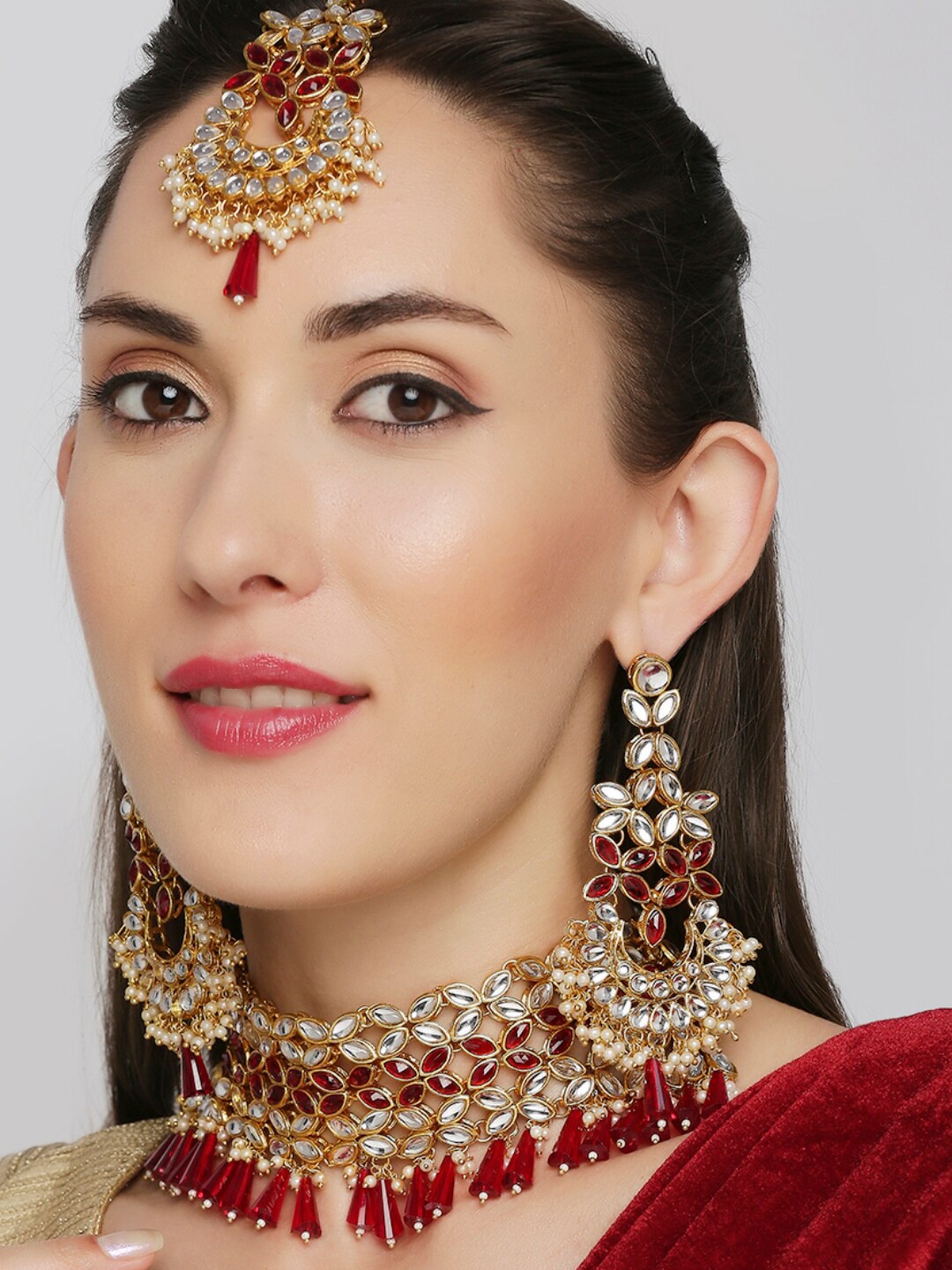 OOMPH Gold-Toned Red & White Kundan Studded and Beaded Jewellery Set with Maangtikka
OOMPH Gold-Toned Red & White Kundan Studded and Beaded Jewellery Set with Maangtikka