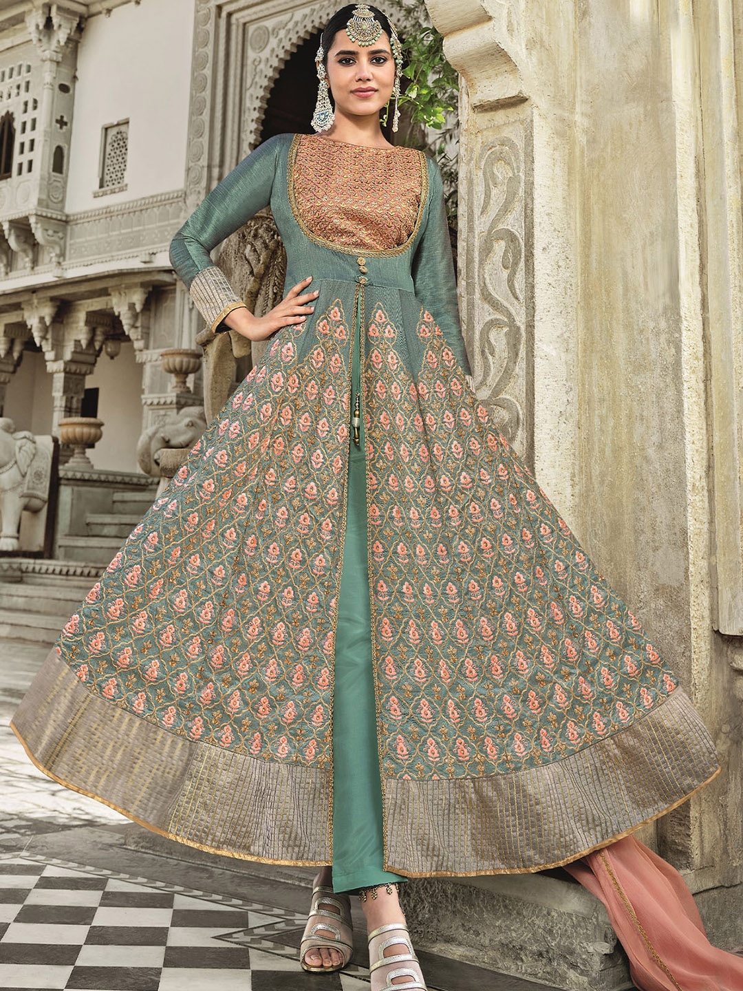 ODETTE Women Sea Green Ethnic Motifs Embroidered High Slit Kurta with Trousers & With Dupatta
ODETTE Women Sea Green Ethnic Motifs Embroidered High Slit Kurta with Trousers & With Dupatta