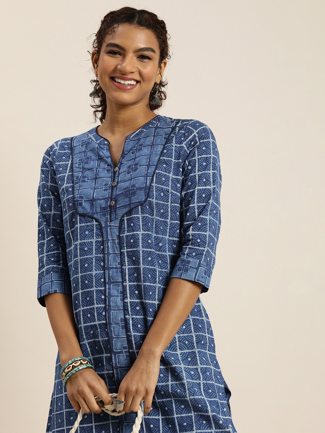 Taavi Women Blue & White Indigo Hand Block Print Cotton Sustainable Kurta with Pockets
Taavi Women Blue & White Indigo Hand Block Print Cotton Sustainable Kurta with Pockets