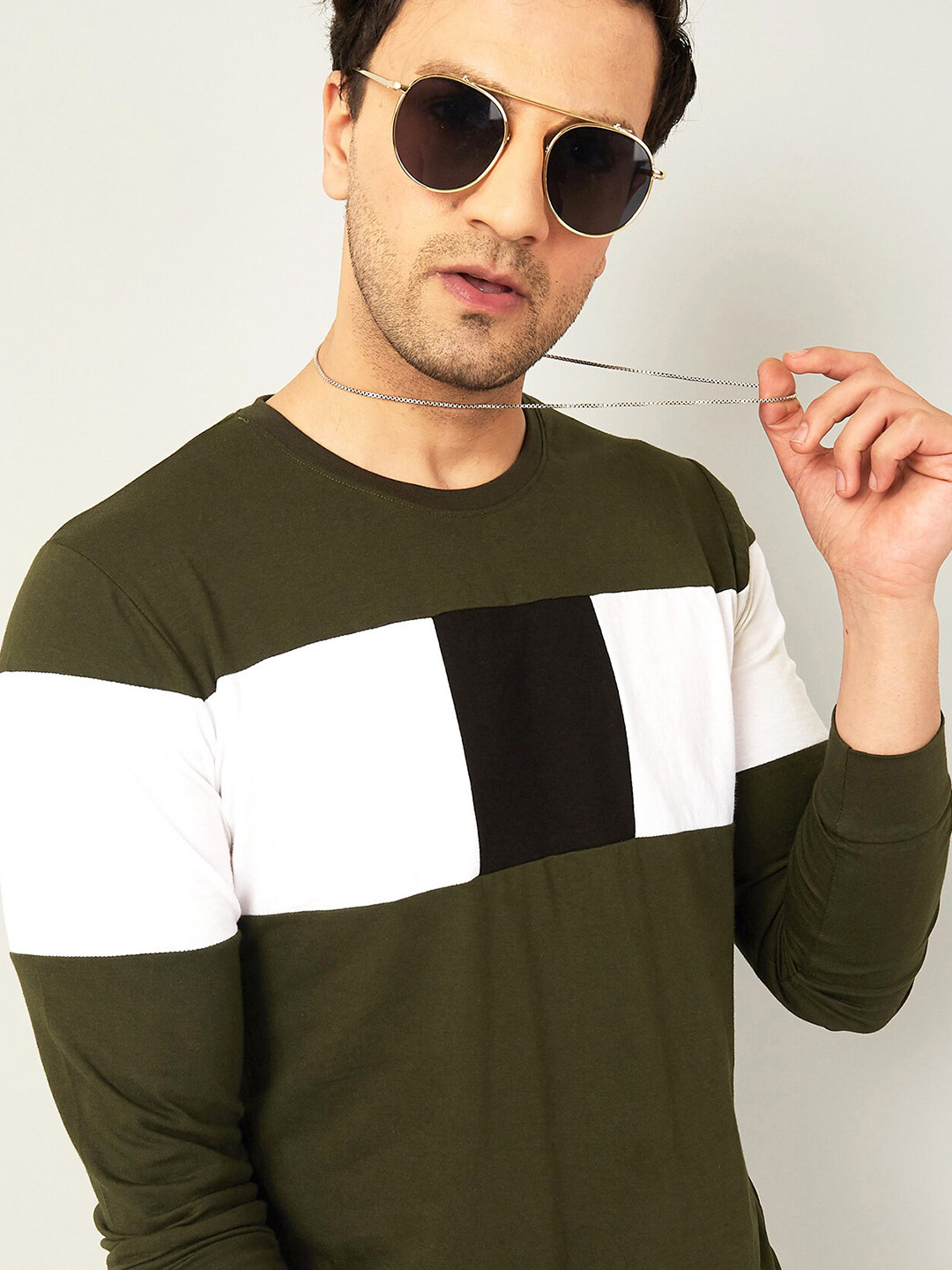 GESPO Men Green Henley Neck T-shirt with Mask
GESPO Men Green Henley Neck T-shirt with Mask