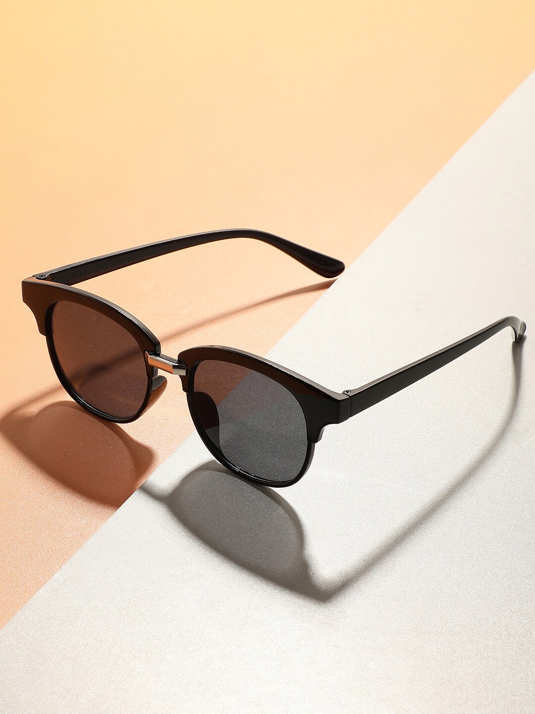 HAUTE SAUCE by Campus Sutra Unisex Black Lens & Black Wayfarer Sunglasses with Polarised Lens
HAUTE SAUCE by Campus Sutra Unisex Black Lens & Black Wayfarer Sunglasses with Polarised Lens