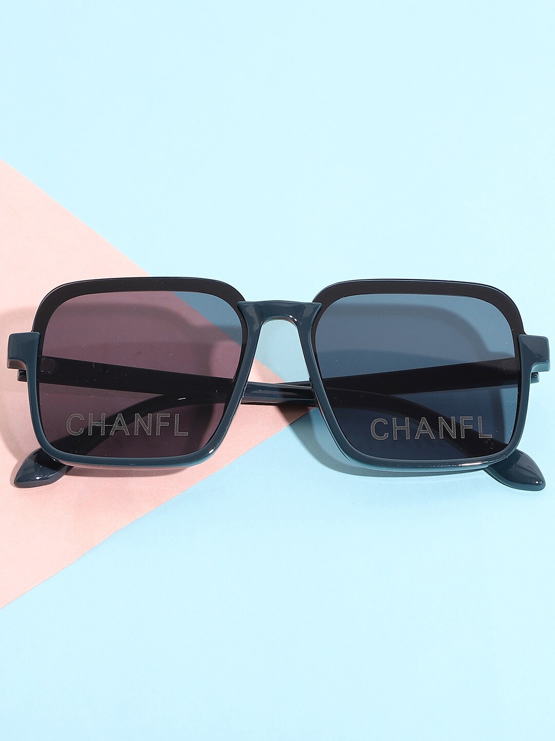 HAUTE SAUCE by Campus Sutra Women Black Lens & Black Rectangle Sunglasses with Polarised Lens
HAUTE SAUCE by Campus Sutra Women Black Lens & Black Rectangle Sunglasses with Polarised Lens