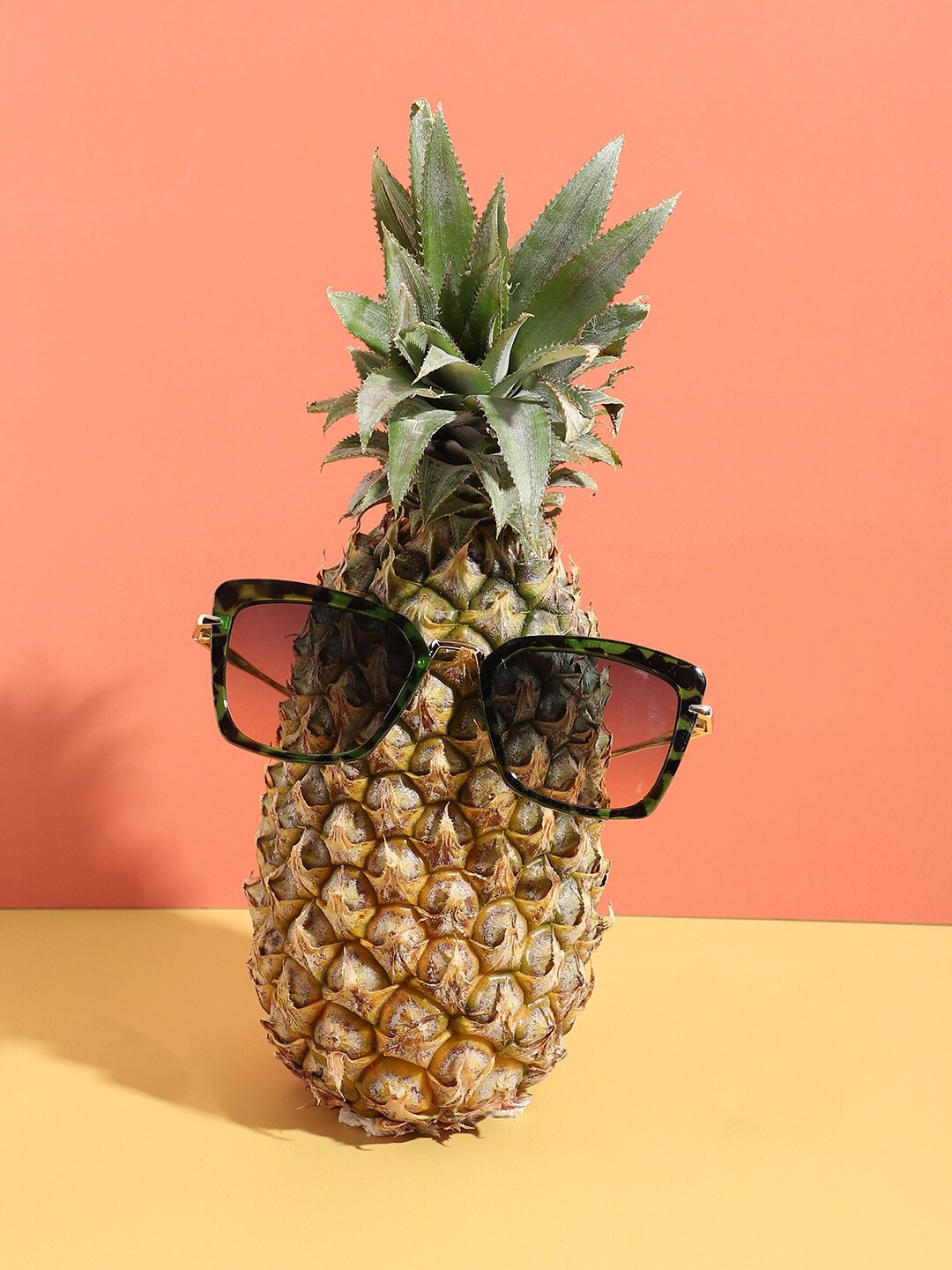 HAUTE SAUCE by Campus Sutra Women Green Lens & Green Oversized Sunglasses with Polarised Lens
HAUTE SAUCE by Campus Sutra Women Green Lens & Green Oversized Sunglasses with Polarised Lens
