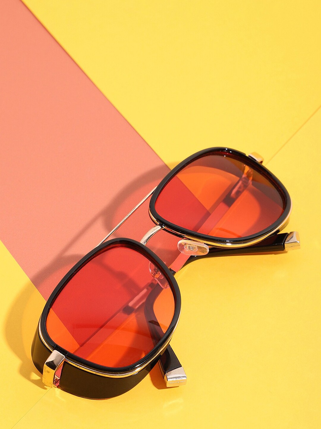 HAUTE SAUCE by Campus Sutra Women Orange Lens & Black Oversized Sunglasses with Polarised Lens
HAUTE SAUCE by Campus Sutra Women Orange Lens & Black Oversized Sunglasses with Polarised Lens