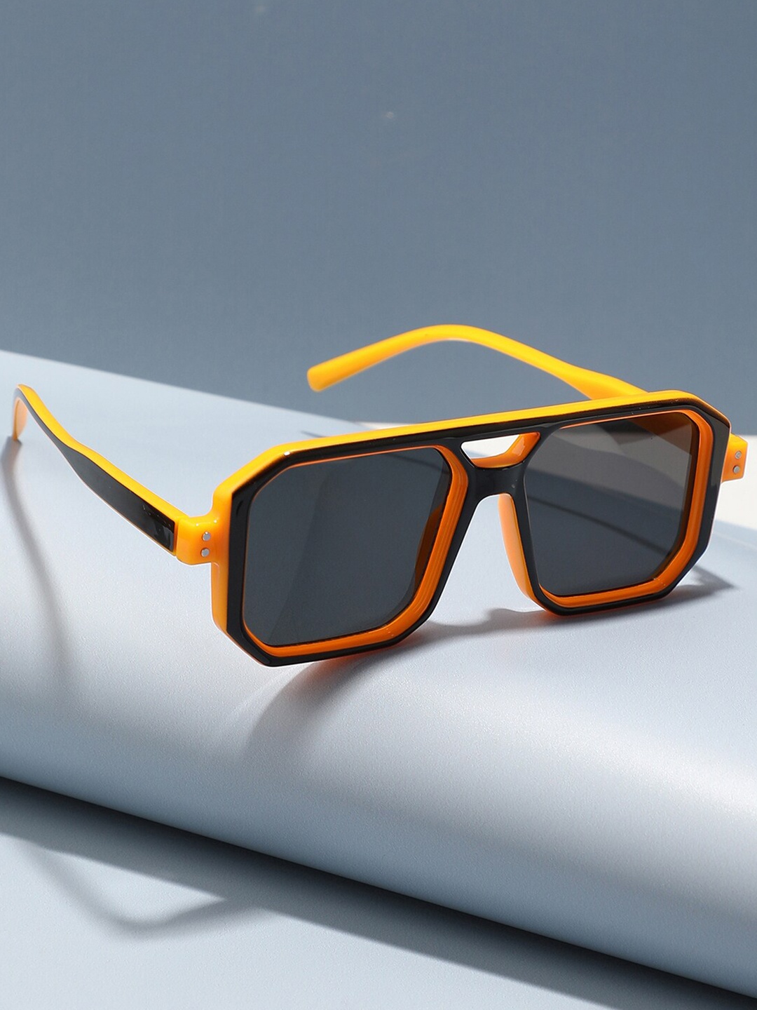 HAUTE SAUCE by Campus Sutra Women Black Lens & Yellow Oversized Sunglasses with Polarised Lens
HAUTE SAUCE by Campus Sutra Women Black Lens & Yellow Oversized Sunglasses with Polarised Lens