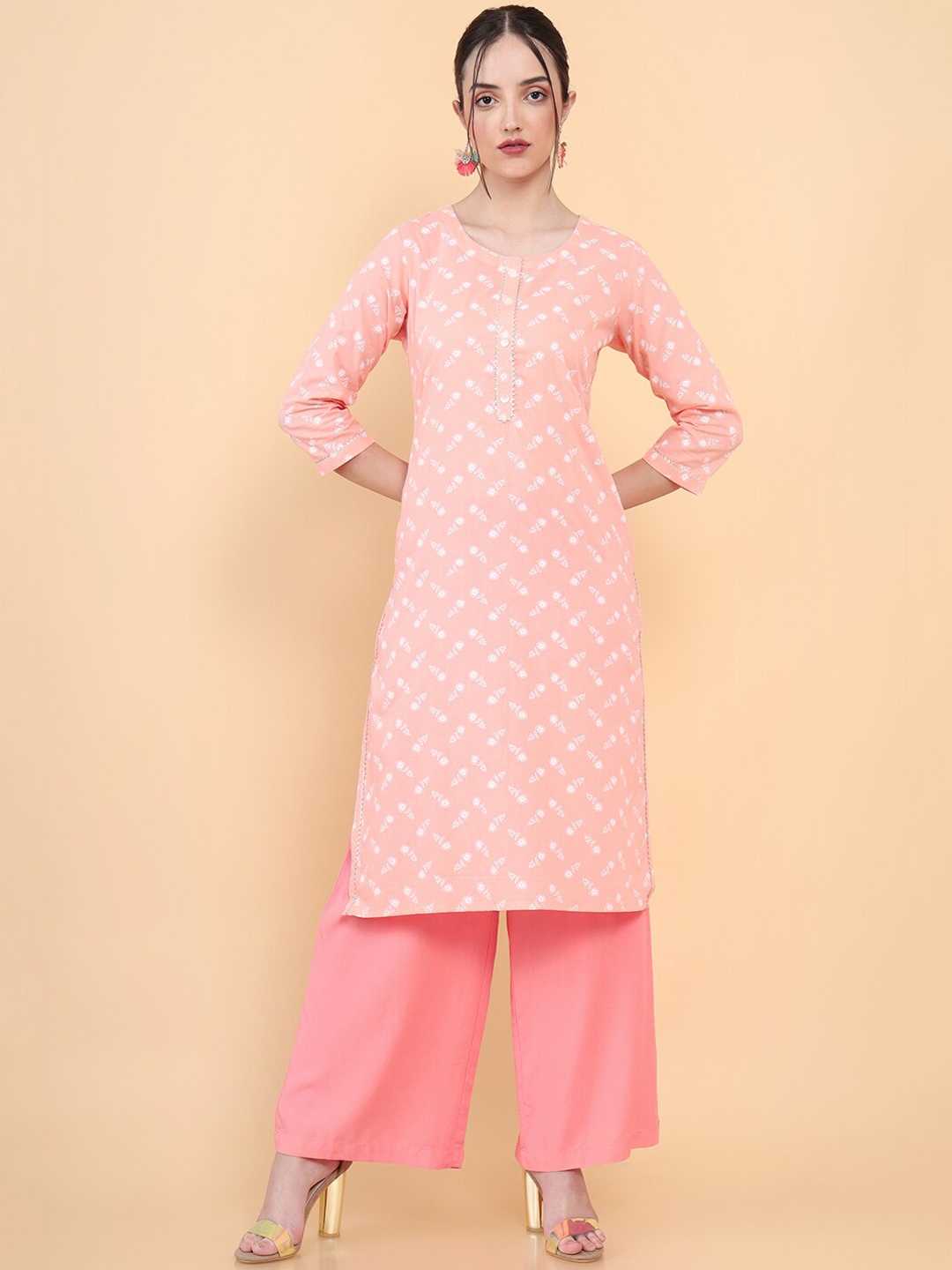 Soch Women Peach-Coloured Geometric Keyhole Neck Flared Sleeves Mirror Work Kurta
Soch Women Peach-Coloured Geometric Keyhole Neck Flared Sleeves Mirror Work Kurta