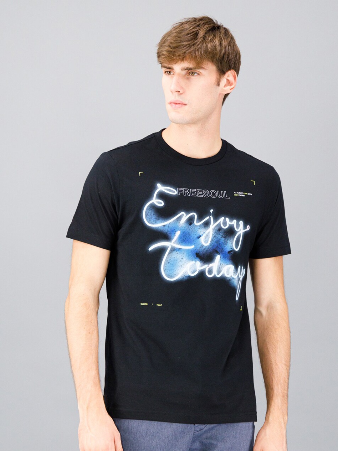 FREESOUL Men Black & Blue Typography Printed Cotton T-shirt