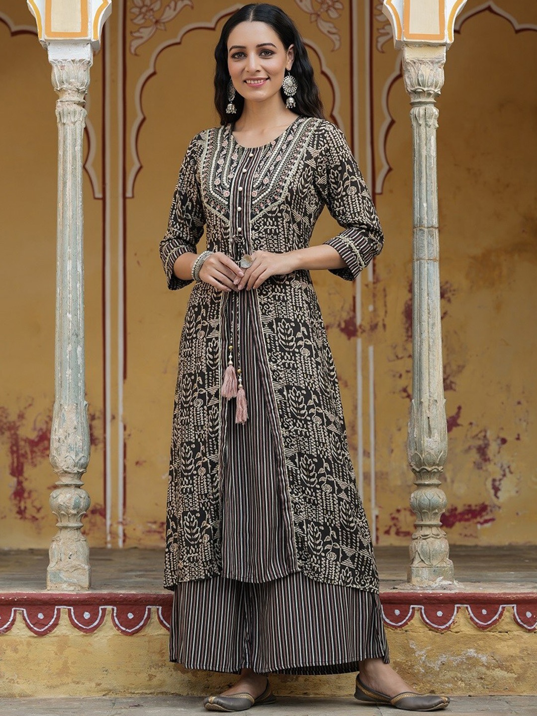 Juniper Women Ethnic Motifs Embroidered Viscose Rayon A-Line Kurta with Palazzos, Black
Juniper Women Ethnic Motifs Embroidered Viscose Rayon A-Line Kurta with Palazzos, Black