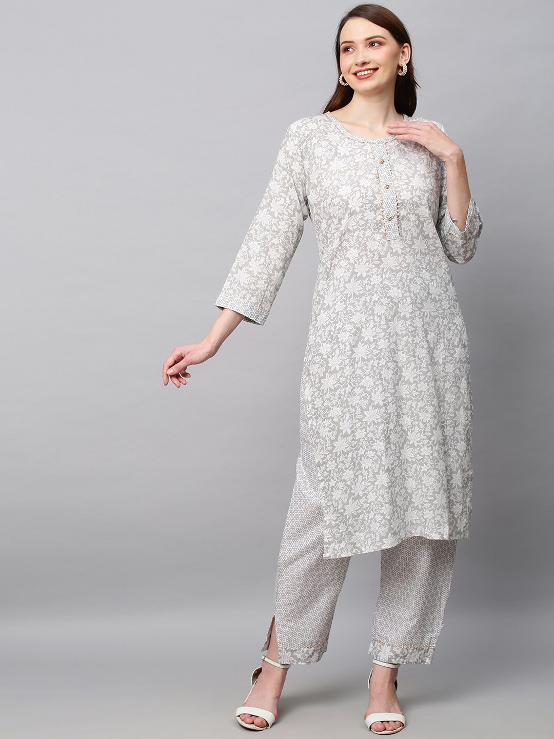 POONAM DESIGNER Women Grey Floral Printed Pure Cotton Kurta with Trousers & With Dupatta
POONAM DESIGNER Women Grey Floral Printed Pure Cotton Kurta with Trousers & With Dupatta