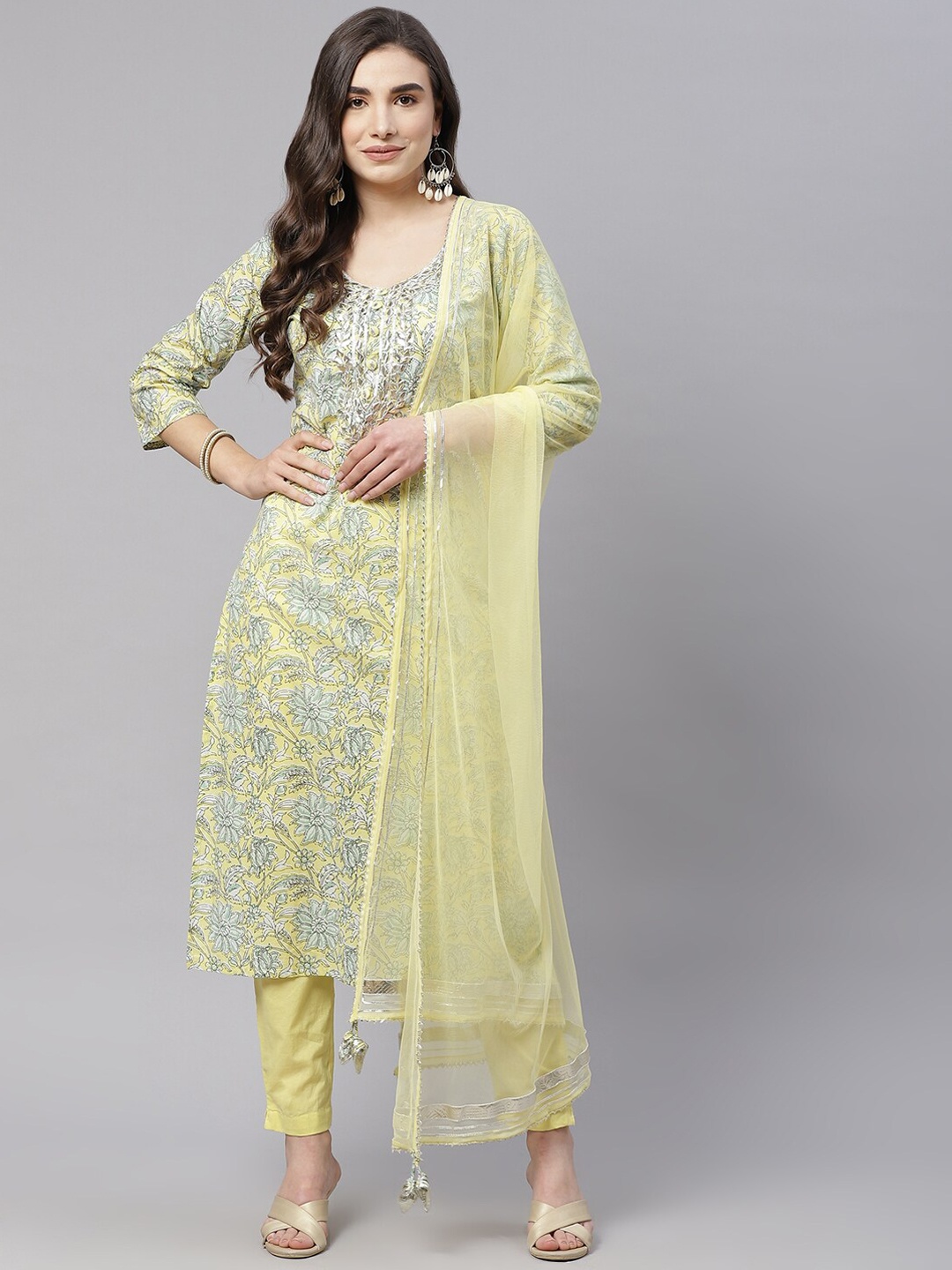 Divena Women Yellow Floral Printed Gotta Patti Pure Cotton Kurta with Trousers & With Dupatta
Divena Women Yellow Floral Printed Gotta Patti Pure Cotton Kurta with Trousers & With Dupatta