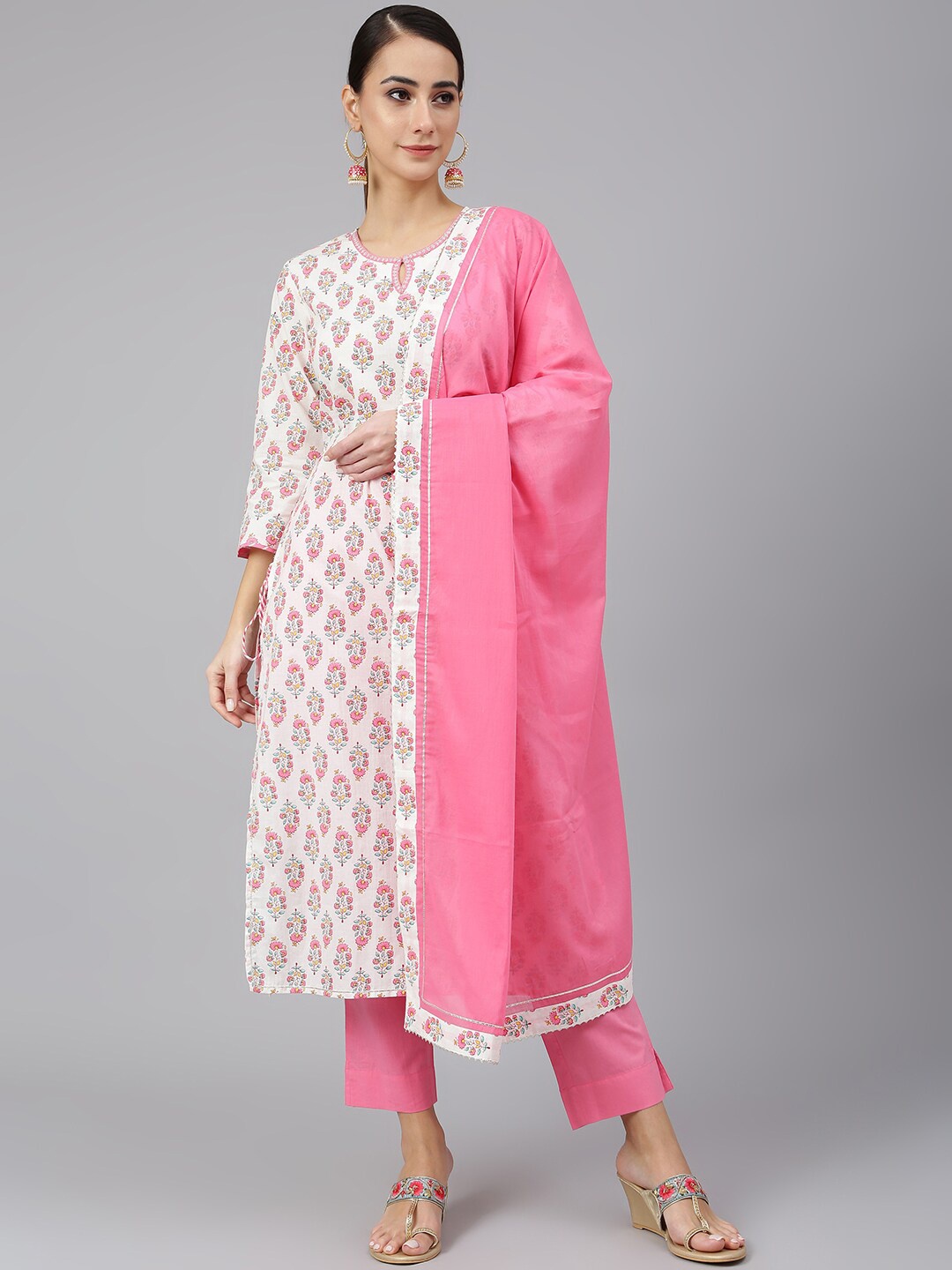 Janasya Women Off White Floral Printed Pure Cotton Kurta with Trouser & With Dupatta
Janasya Women Off White Floral Printed Pure Cotton Kurta with Trouser & With Dupatta