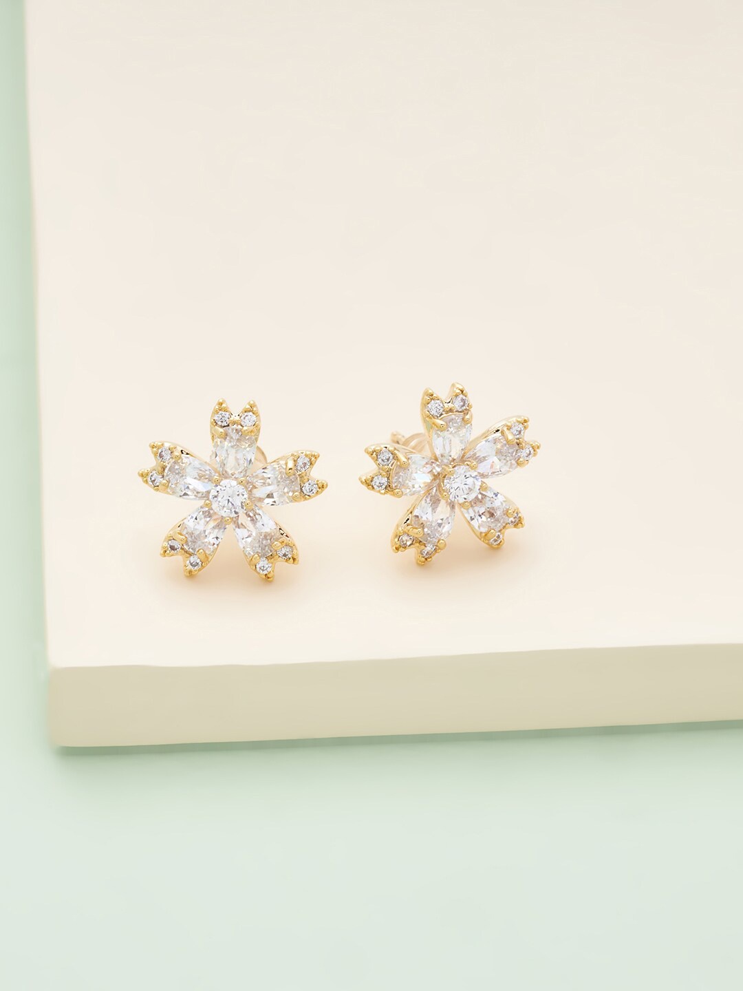 Kushal's Fashion Jewellery Gold-Plated & White Cubic Zirconia Floral Studs Earrings
Kushal's Fashion Jewellery Gold-Plated & White Cubic Zirconia Floral Studs Earrings