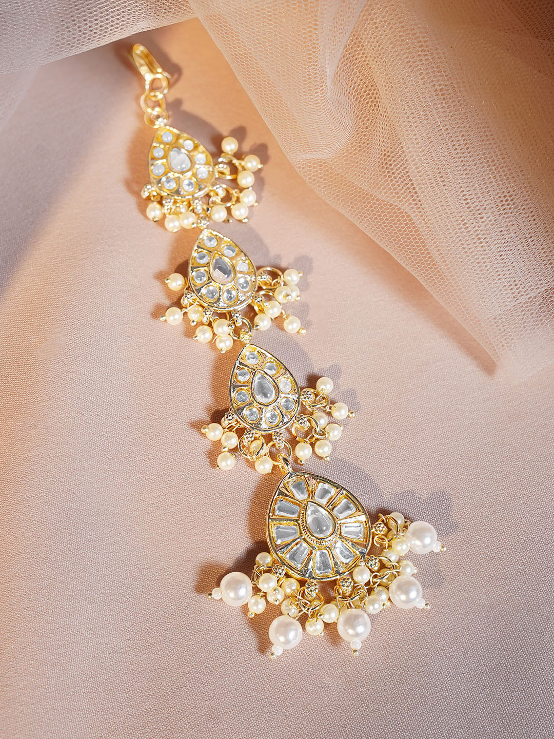 Rubans Gold-Plated White Kundan-Studded & Pearl Beaded Maangtika
Rubans Gold-Plated White Kundan-Studded & Pearl Beaded Maangtika