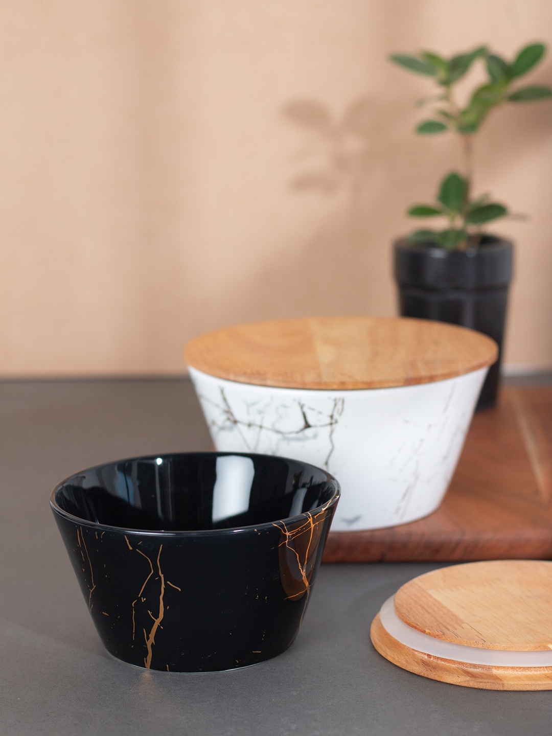 CLAY CRAFT Black & White Set of 2 Dishwasher Safe Printed Ceramic Glossy Bowls 450 ml Each
CLAY CRAFT Black & White Set of 2 Dishwasher Safe Printed Ceramic Glossy Bowls 450 ml Each