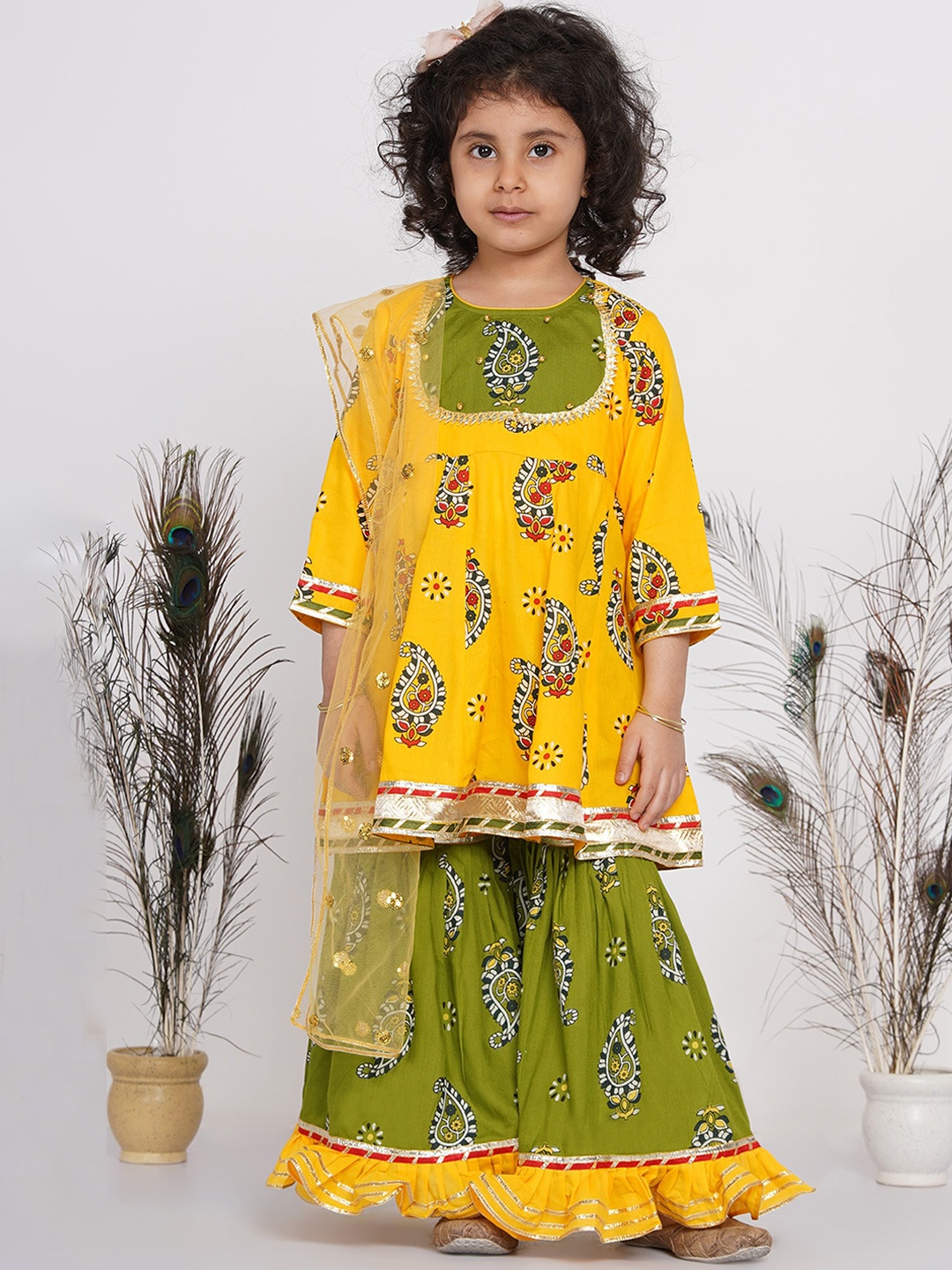 Little Bansi Girls Ethnic Motifs Embroidered Pure Cotton Kurta with Sharara & Dupatta, Yellow
Little Bansi Girls Ethnic Motifs Embroidered Pure Cotton Kurta with Sharara & Dupatta, Yellow