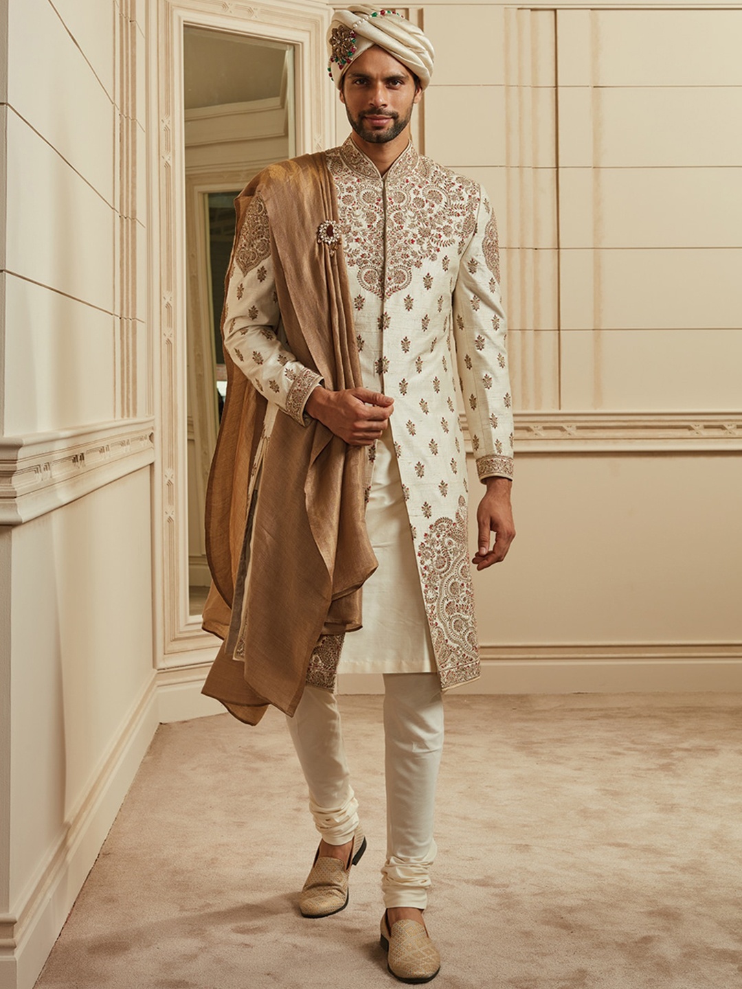 Tasva Men Off White Embroidered Sherwani Set
